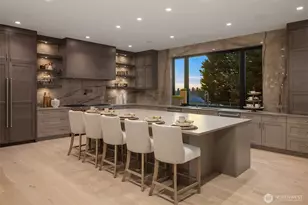 9607 NE 30th Pl, Clyde Hill, WA 98004 - Photo 10