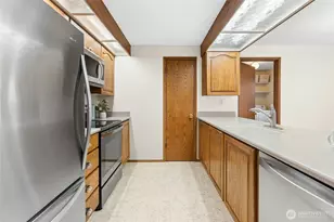 16602 NE 18th St, Bellevue, WA 98008 - Photo 10