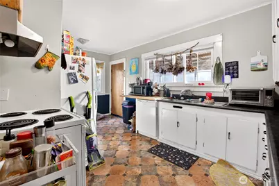 12260 Des Moines Memorial Drive S, Seattle, WA 98168 - Photo 10