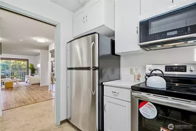 12840 SE 40th Court #B2, Bellevue, WA 98006 - Photo 6