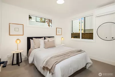 4406 1st Avenue NE, Seattle, WA 98105 - Photo 2