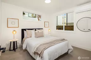 4406 1st Ave NE, Seattle, WA 98105 - Photo 2