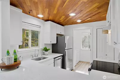 8111 146th Court NE #D, Redmond, WA 98052 - Photo 10