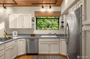 8416 SE 36th St, Mercer Island, WA 98040 - Photo 4