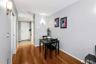 76 Cedar St, Seattle, WA 98121 - Photo 8