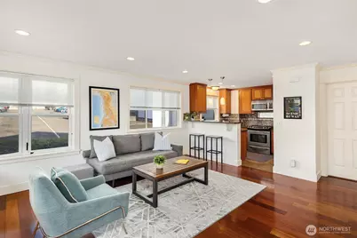 3639 Phinney Avenue NE, Seattle, WA 98103 - Photo 2