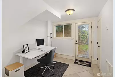 3639 Phinney Avenue NE, Seattle, WA 98103 - Photo 24