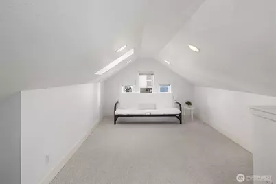 3639 Phinney Avenue NE, Seattle, WA 98103 - Photo 22