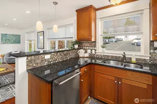 3639 Phinney Ave NE, Seattle, WA 98103 - Photo 10