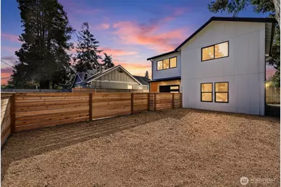 526 N 100th Street, Seattle, WA 98133 - Photo 2