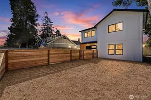 526 N 100th St, Seattle, WA 98133 - Photo 2