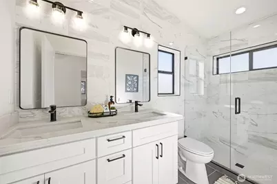 526 N 100th Street, Seattle, WA 98133 - Photo 14