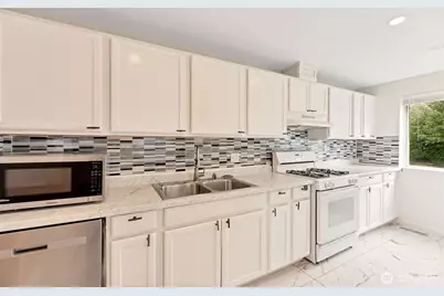 26250 39th Place S, Kent, WA 98032 - Photo 8