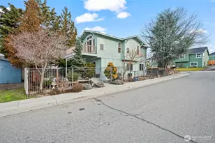 1074 Corum, East Wenatchee, WA 98802 - Photo 2