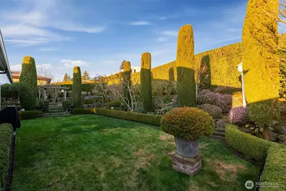 9400 Vineyard Crest, Bellevue, WA 98004 - Photo 28