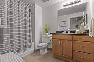 530 Broadway E, Seattle, WA 98102 - Photo 8