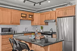 530 Broadway E, Seattle, WA 98102 - Photo 12