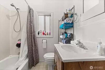 9007 Dayton Avenue N, Seattle, WA 98103 - Photo 8