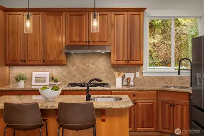 8997 Springwood Avenue NE, Bainbridge Island, WA 98110 - Photo 14