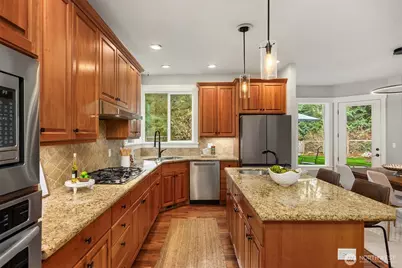 8997 Springwood Avenue NE, Bainbridge Island, WA 98110 - Photo 16