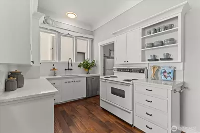 307 W Highland Drive, Seattle, WA 98119 - Photo 12