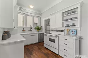 307 W Highland Dr, Seattle, WA 98119 - Photo 12