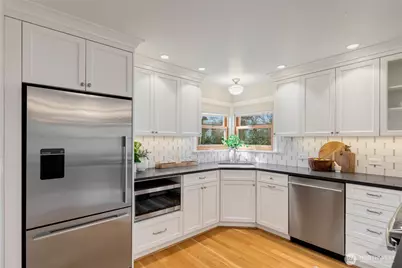 8030 Dibble Avenue NW, Seattle, WA 98117 - Photo 10