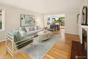 8215 40th Ave NE, Seattle, WA 98115 - Photo 2