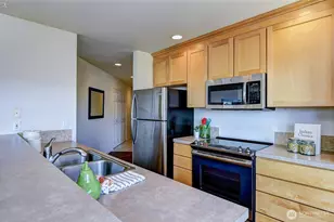 2324 W Newton St, Seattle, WA 98119 - Photo 8