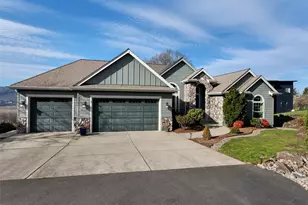 57 Bentley Dr, Kelso, WA 98626 - Photo 2