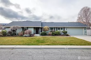 1484 Elmwood St, Wenatchee, WA 98801 - Photo 1
