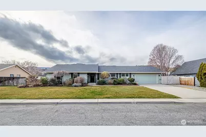 1484 Elmwood Street, Wenatchee, WA 98801 - Photo 2