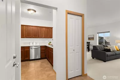 1731 10th Avenue NE #B215, Issaquah, WA 98029 - Photo 2