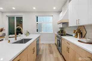 910 15th Ave, Seattle, WA 98122 - Photo 8