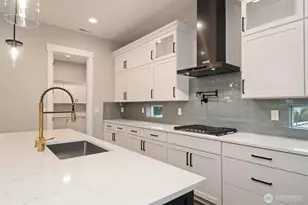 7560 S 130th Pl, Seattle, WA 98178 - Photo 2