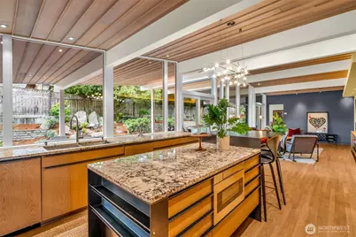 6437 Hampton Road S, Seattle, WA 98118 - Photo 14