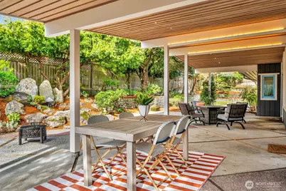 6437 Hampton Road S, Seattle, WA 98118 - Photo 32