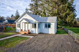 1365 Dolan St, Raymond, WA 98577 - Photo 2