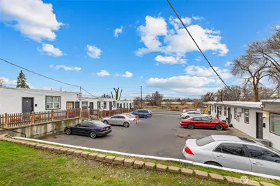 1029 S Division Street, Moses Lake, WA 98837 - Photo 2