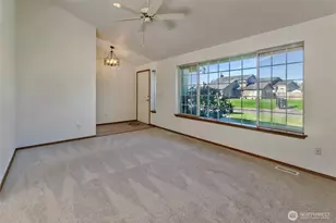 922 130th St E, Tacoma, WA 98445 - Photo 8