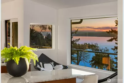 15733 25th Avenue SW, Burien, WA 98166 - Photo 2