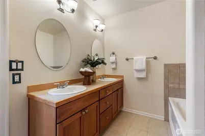 550 Dayton Street #201, Edmonds, WA 98020 - Photo 24