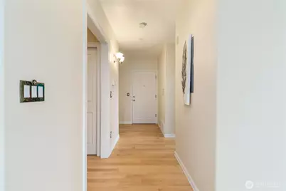 550 Dayton Street #201, Edmonds, WA 98020 - Photo 4