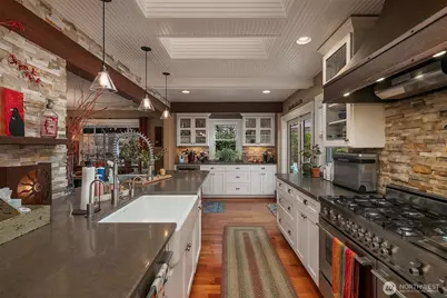 9225 Olympic View Drive, Edmonds, WA 98020 - Photo 12