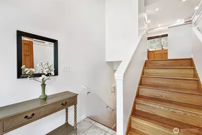 14627 SE Newport Way, Bellevue, WA 98006 - Photo 2