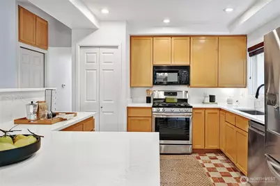 14627 SE Newport Way, Bellevue, WA 98006 - Photo 16