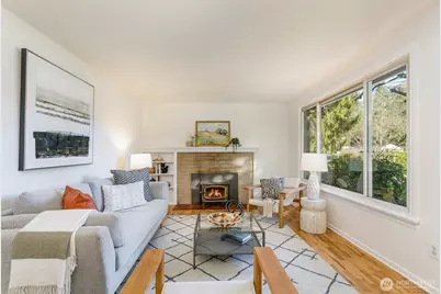 12343 11th Avenue NE, Seattle, WA 98125 - Photo 2