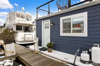 1080 W Ewing Street #E5, Seattle, WA 98119 - Photo 6