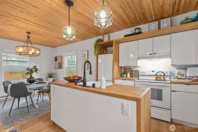 3915 SW Hinds Street, Seattle, WA 98116 - Photo 12