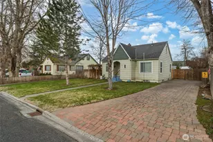 22 NW B St, College Place, WA 99324 - Photo 1